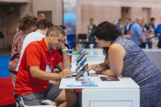 Samsung Inspires Creative Innovation at ISTE 2015
