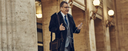 Switching SIM Cards: Unlock the International Smartphone to Save Big on Roaming Fees