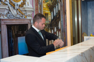 Hotel Alessandra Leverages Wearables for Elegant, Efficient Guest Service