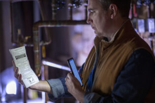 6 Things to Consider When Choosing a Rugged Smartphone for Your Workforce