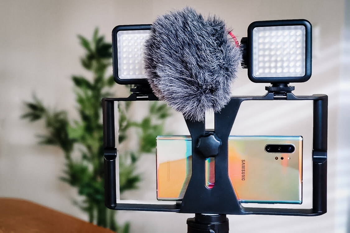 smartphone video grip rig lights microphone