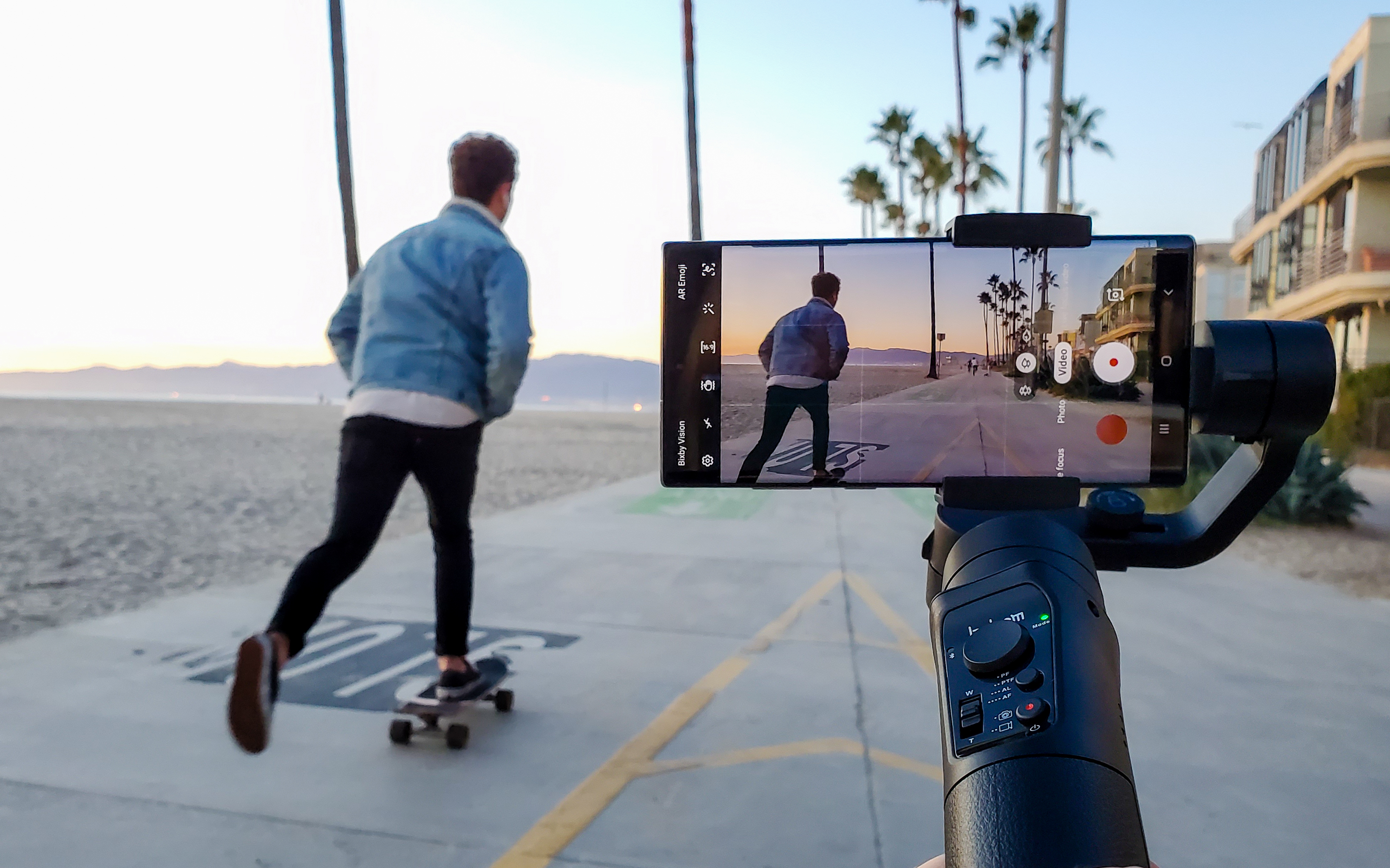 Skateboard video with Note10 smartphone gimbal