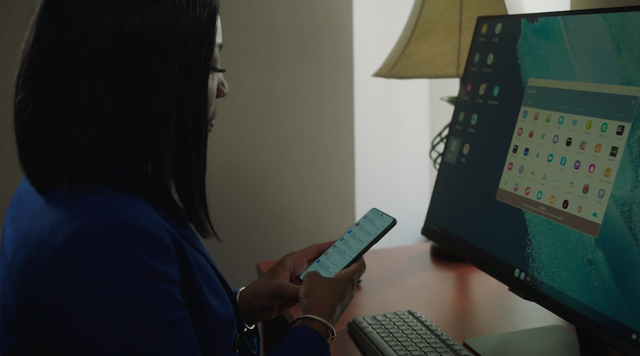 Realtor connecting wirelessly to Bluejeans on Samsung DeX to videoconference with potential home buyer