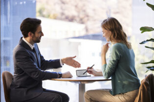5 ways mobile tech can enhance employee experience for insurance companies