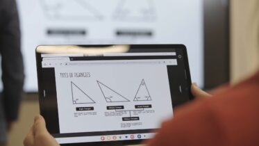 How to share a screen wirelessly on Samsung Interactive Display