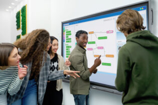 What is Samsung DeX for education? 5 ways to use it in the classroom