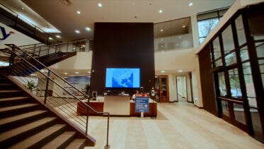 Envoy Air takes the employee experience to new heights with Samsung technology
