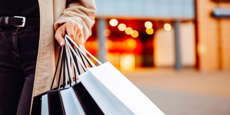 4 ways to overcome long checkout lines during the holiday season