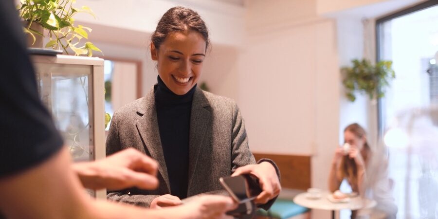 Gate-to-go checkout: Sales are taking off thanks to airport mobile solutions 