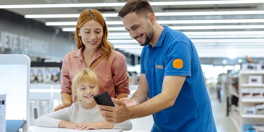 The future of retail: Turning associates into revenue powerhouses with mobile tech