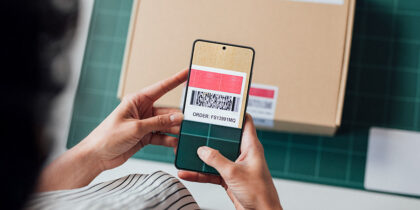 How to improve peer-to-peer collaboration among associates in retail