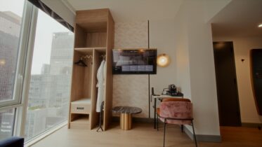 How voco Times Square – Broadway creates a connected guest experience with Samsung
