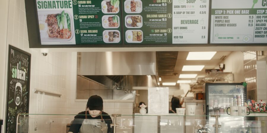 6 ways digital menu boards for restaurants enhance service — and profits